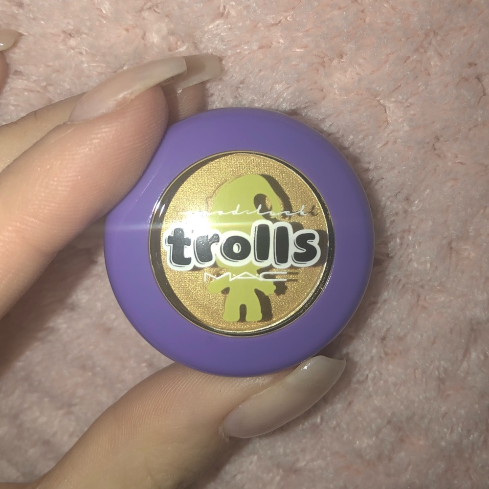 New Limited Edition Mac Shadow